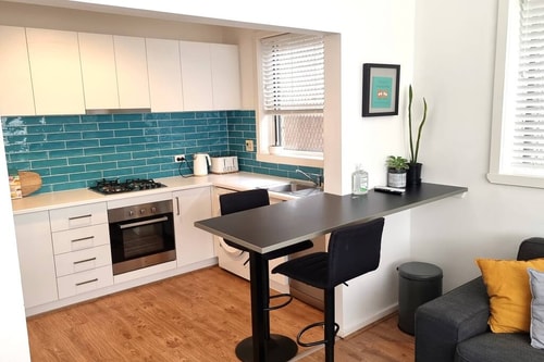 Chic central St Kilda 2 bed 8 mins walk to beach 7 Holiday Rentals Australia