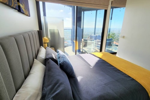 Sky-high South Yarra luxury 2 bed sleeping up to 4 14 Holiday Rentals Australia