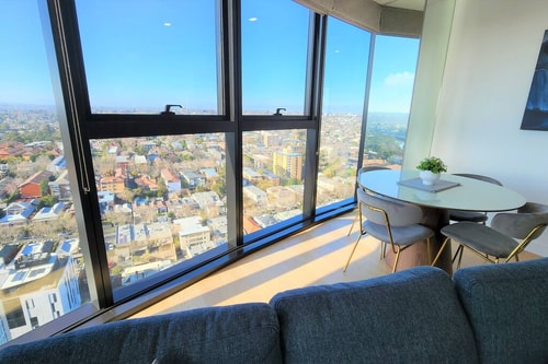 Sky-high South Yarra luxury 2 bed sleeping up to 4 7 Holiday Rentals Australia