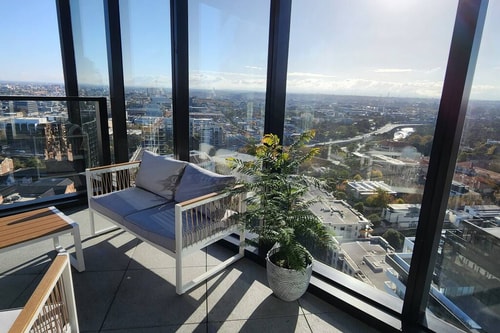 Sky-high South Yarra luxury 2 bed sleeping up to 4 23 Holiday Rentals Australia