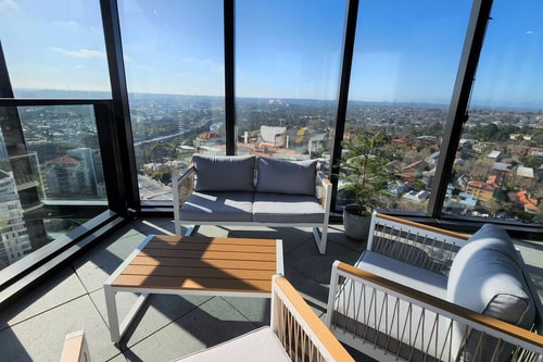 Sky-high South Yarra luxury 2 bed sleeping up to 4 24 Holiday Rentals Australia