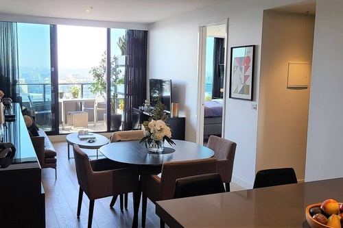 Park, beach & lake views from 1 bed Exec Penthouse 5 Holiday Rentals Australia