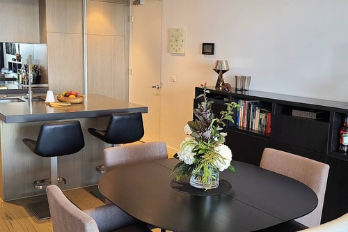 Park, beach & lake views from 1 bed Exec Penthouse 7 Holiday Rentals Australia