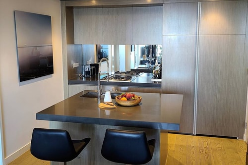 Park, beach & lake views from 1 bed Exec Penthouse 8 Holiday Rentals Australia