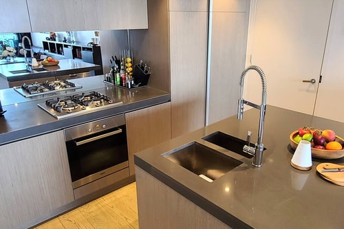 Park, beach & lake views from 1 bed Exec Penthouse 9 Holiday Rentals Australia