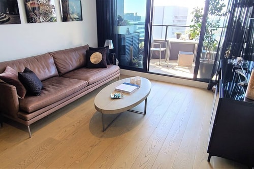 Park, beach & lake views from 1 bed Exec Penthouse 2 Holiday Rentals Australia