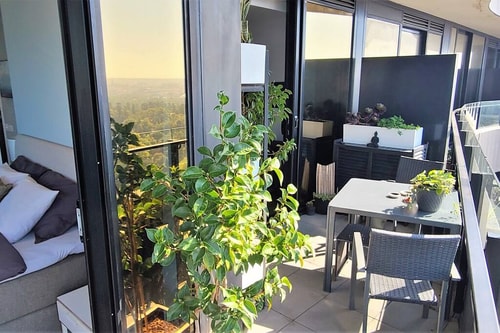 Park, beach & lake views from 1 bed Exec Penthouse 18 Holiday Rentals Australia