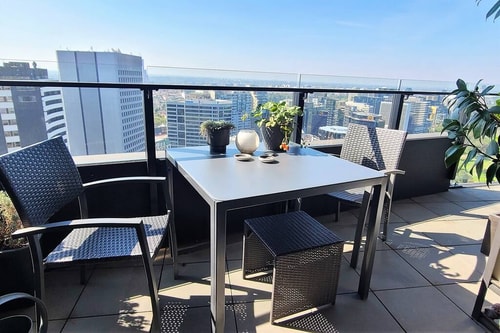 Park, beach & lake views from 1 bed Exec Penthouse 19 Holiday Rentals Australia