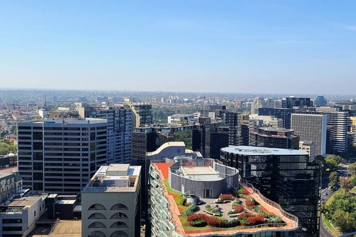 Park, beach & lake views from 1 bed Exec Penthouse 21 Holiday Rentals Australia