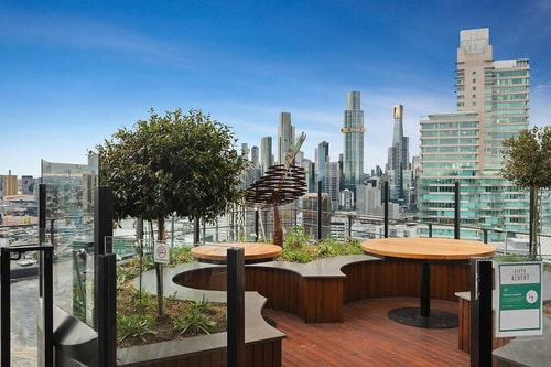 Park, beach & lake views from 1 bed Exec Penthouse 24 Holiday Rentals Australia