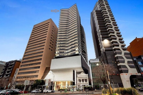 Park, beach & lake views from 1 bed Exec Penthouse 27 Holiday Rentals Australia