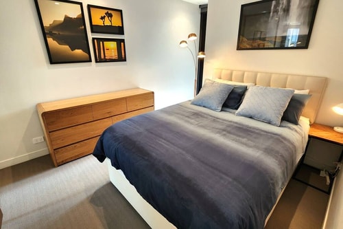 Resort-style Exec 1 Bed w. study in Port Melbourne 2 Holiday Rentals Australia