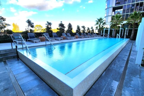 Resort-style Exec 1 Bed w. study in Port Melbourne 28 Holiday Rentals Australia