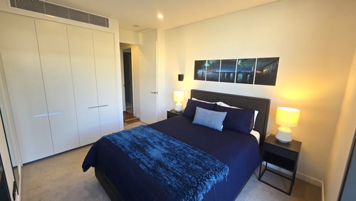 Swanky 2 bed apt. with parking; Easy city access 14 Holiday Rentals Australia