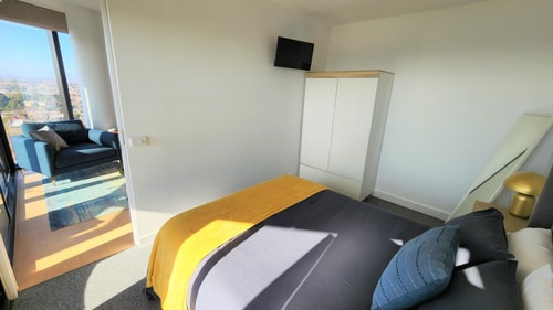 Sky-high South Yarra luxury 2 bed sleeping up to 4 16 Holiday Rentals Australia