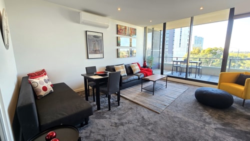 St Kilda vibes, City views, airy 1 bed sleeps 2-4 5 Holiday Rentals Australia