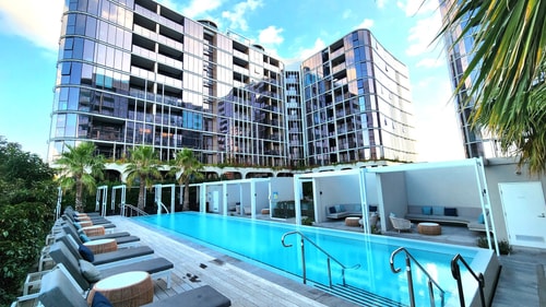 Resort-style Exec 1 Bed w. study in Port Melbourne 29 Holiday Rentals Australia