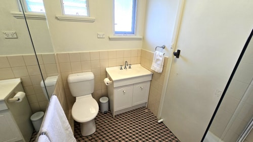 City Escape - Peace @ Elsternwick 13 Holiday Rentals Australia