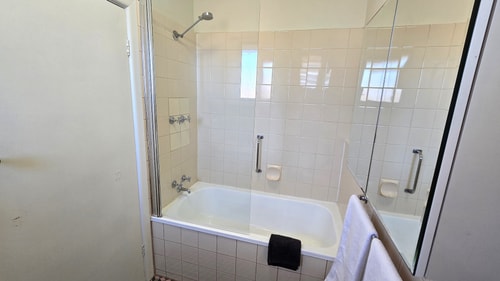 City Escape - Peace @ Elsternwick 14 Holiday Rentals Australia