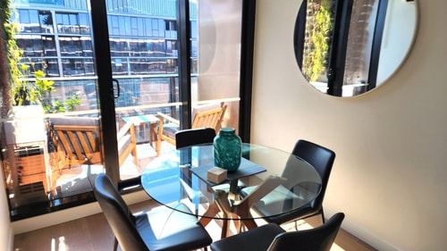 Resort-style Exec 1 Bed w. study in Port Melbourne 5 Holiday Rentals Australia
