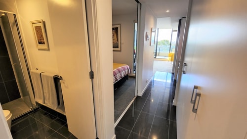 St Kilda vibes, City views, airy 1 bed sleeps 2-4 7 Holiday Rentals Australia