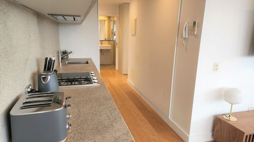 Sky-high South Yarra luxury 2 bed sleeping up to 4 10 Holiday Rentals Australia