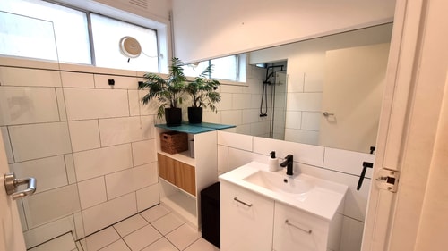 Chic central St Kilda 2 bed 8 mins walk to beach 16 Holiday Rentals Australia