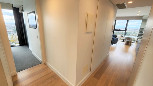 Sky-high South Yarra luxury 2 bed sleeping up to 4 21 Holiday Rentals Australia