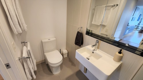 Sky-high South Yarra luxury 2 bed sleeping up to 4 17 Holiday Rentals Australia