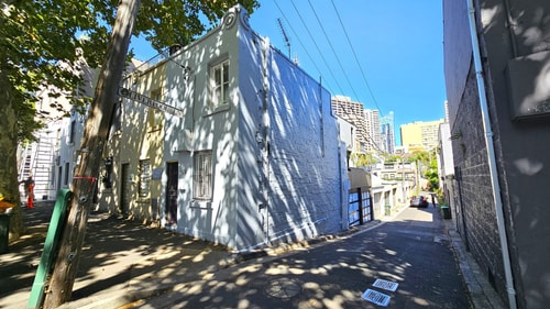 Sleek Darlinghurst 2 bed house in *ideal* location 5 Holiday Rentals Australia