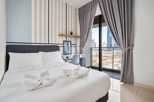 Sleek Suites 3BR @ Continew|Near TRX+Stylish Desgn