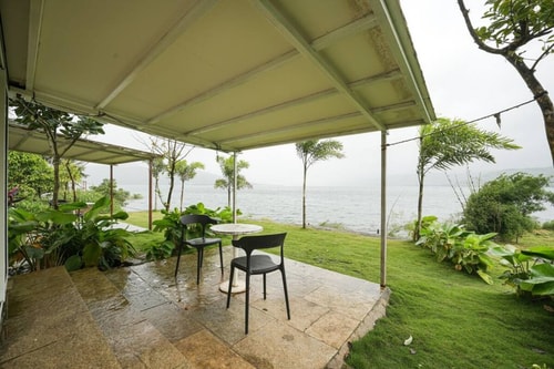 Lakefront Cabin 4 by Tranquil Stays