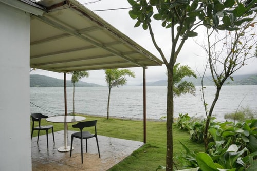 Lakefront Cabin 5 by Tranquil Stays 16 thetranquilstays.com