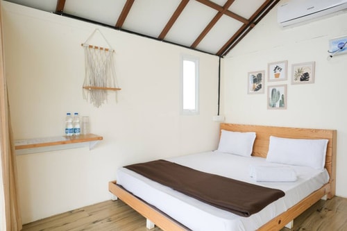 Lakefront Cabin 5 by Tranquil Stays 10 thetranquilstays.com