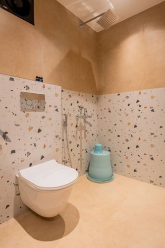 Lakefront Container with Pool by Tranquil Stays 20 thetranquilstays.com