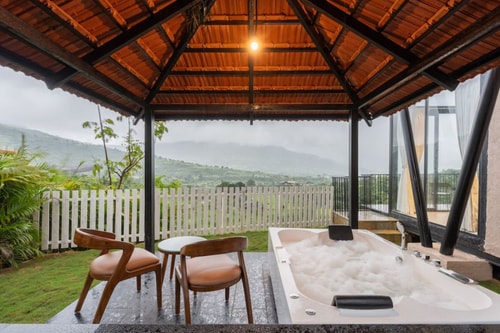 Canopy Cabin with Jacuzzi by Tranquil Stays 0 thetranquilstays.com