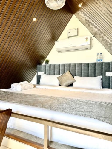 Lakefront Loft 2 Private Pool by Tranquil Stays 12 thetranquilstays.com