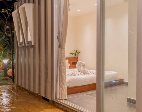 Lakefront Container with Jacuzzi by Tranquil Stays 7 thetranquilstays.com