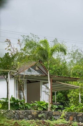 Lakefront Cabin 5 by Tranquil Stays 20 thetranquilstays.com