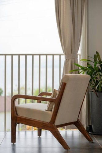 Lakefront Container with Jacuzzi by Tranquil Stays 9 thetranquilstays.com