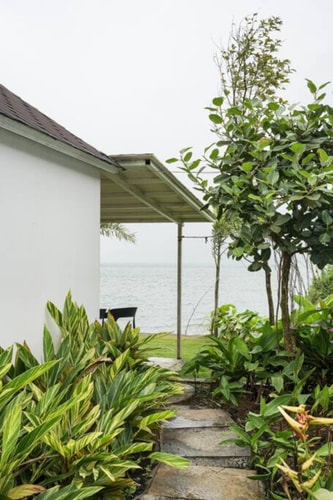 Lakefront Cabin 4 by Tranquil Stays 9 thetranquilstays.com