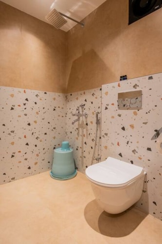 Lakefront Container with Jacuzzi by Tranquil Stays 19 thetranquilstays.com