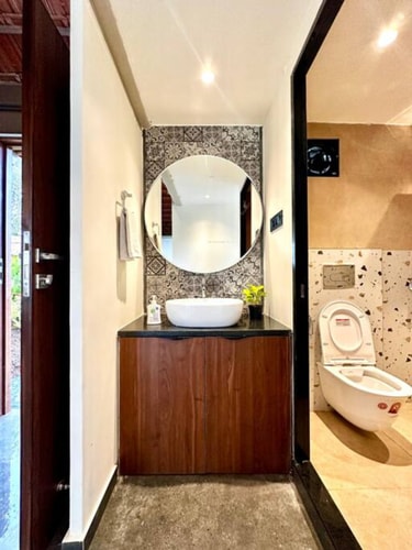 Lakefront Container with Pool by Tranquil Stays 29 thetranquilstays.com