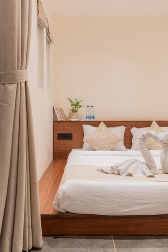 Lakefront Container with Jacuzzi by Tranquil Stays 5 thetranquilstays.com