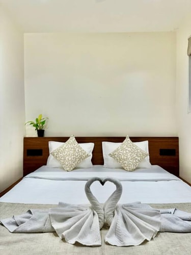 Lakefront Container with Pool by Tranquil Stays 38 thetranquilstays.com