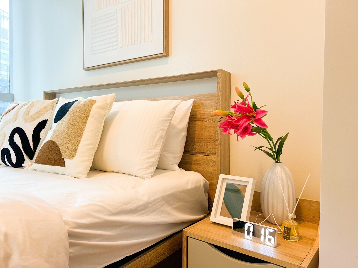 Stylish 1BR Prime BGC Uptown near Hyatt #upt119c 6 Chillhive Staycation