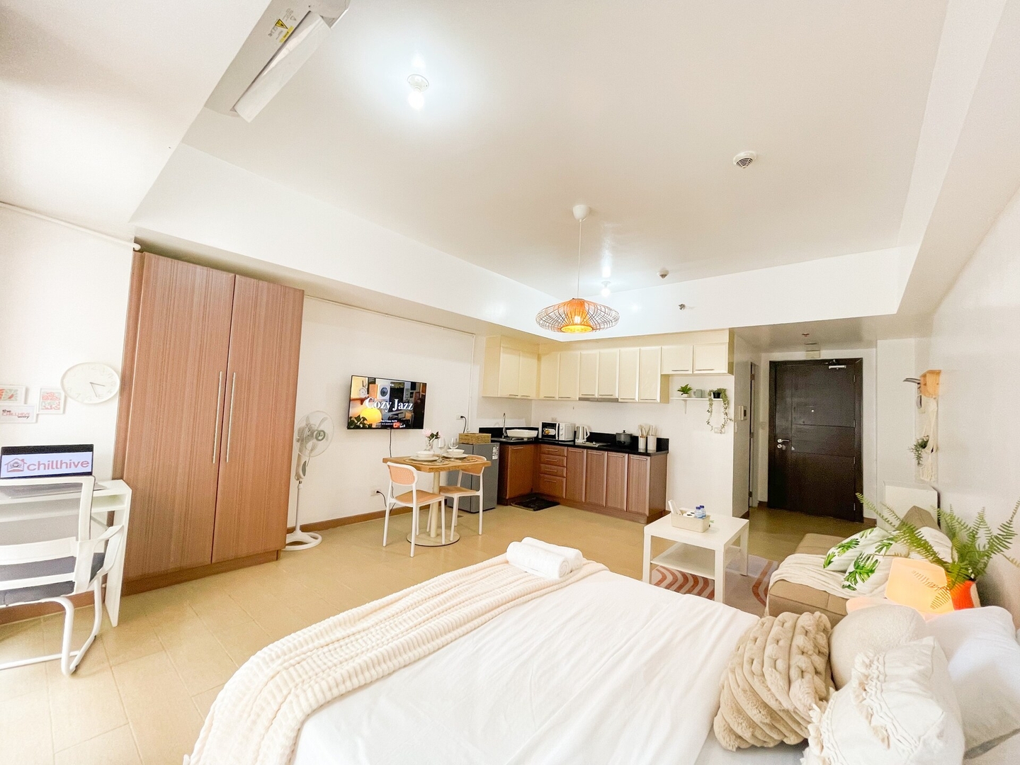 Chic BGC Condo by Grand Canal Mall #vlrtb27b 16 Chillhive Staycation