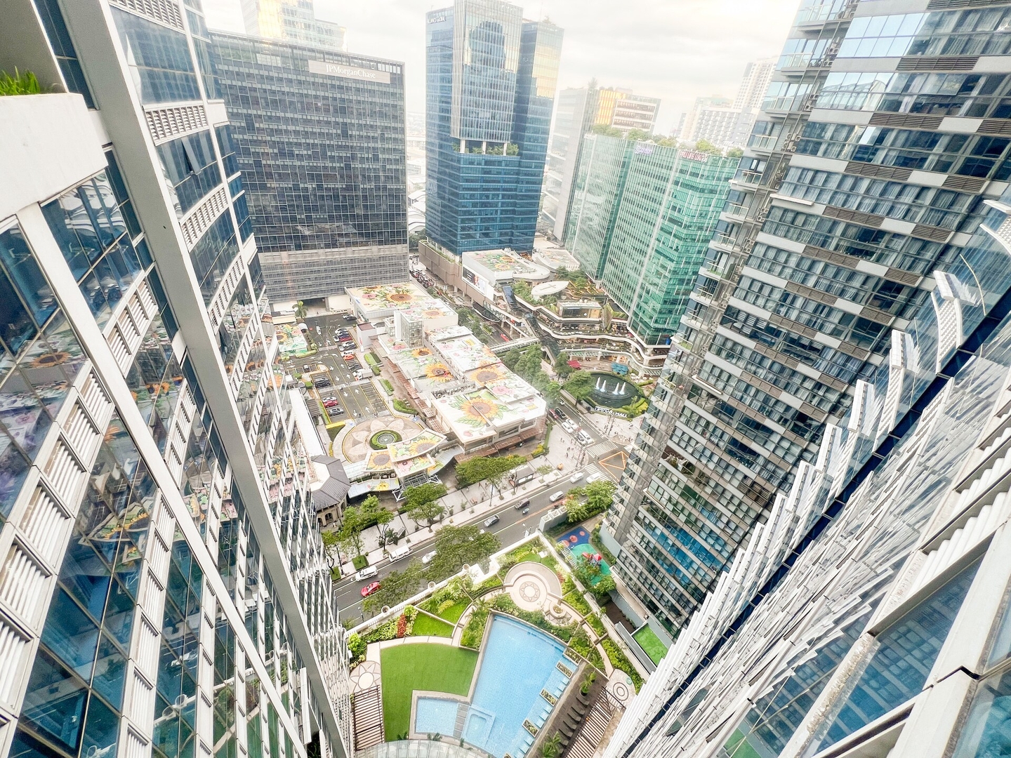 Stylish 1BR in BGC Uptown & Mitsukoshi #UPT126D 16 Chillhive Staycation