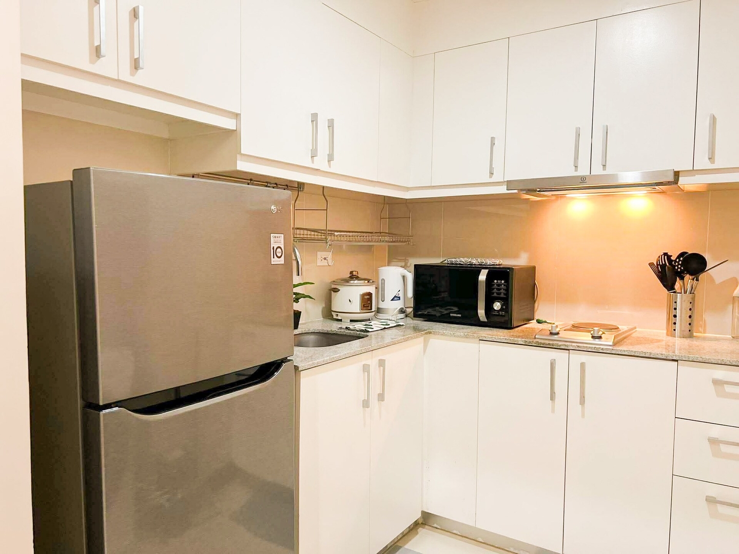 Luxe 1BR at BGC Uptown Parksuites #upt129p 3 Chillhive Staycation