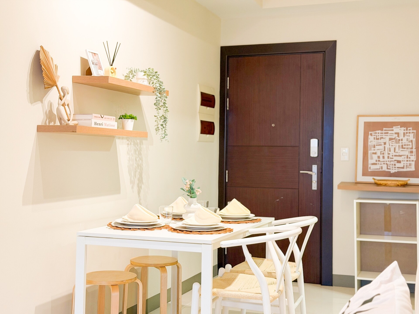 Chic 1BR Condo in Uptown BGC near Hyatt #UPT226Q 18 Chillhive Staycation